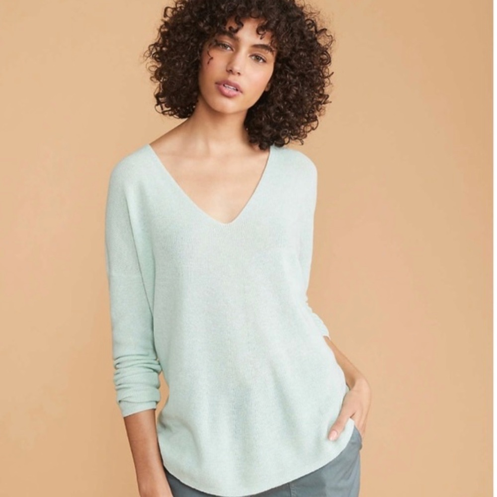Lou & Grey for Loft v neck sweater
Celery Heather size small